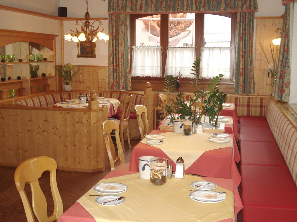 Hotel Almtalerhof Траун Екстериор снимка