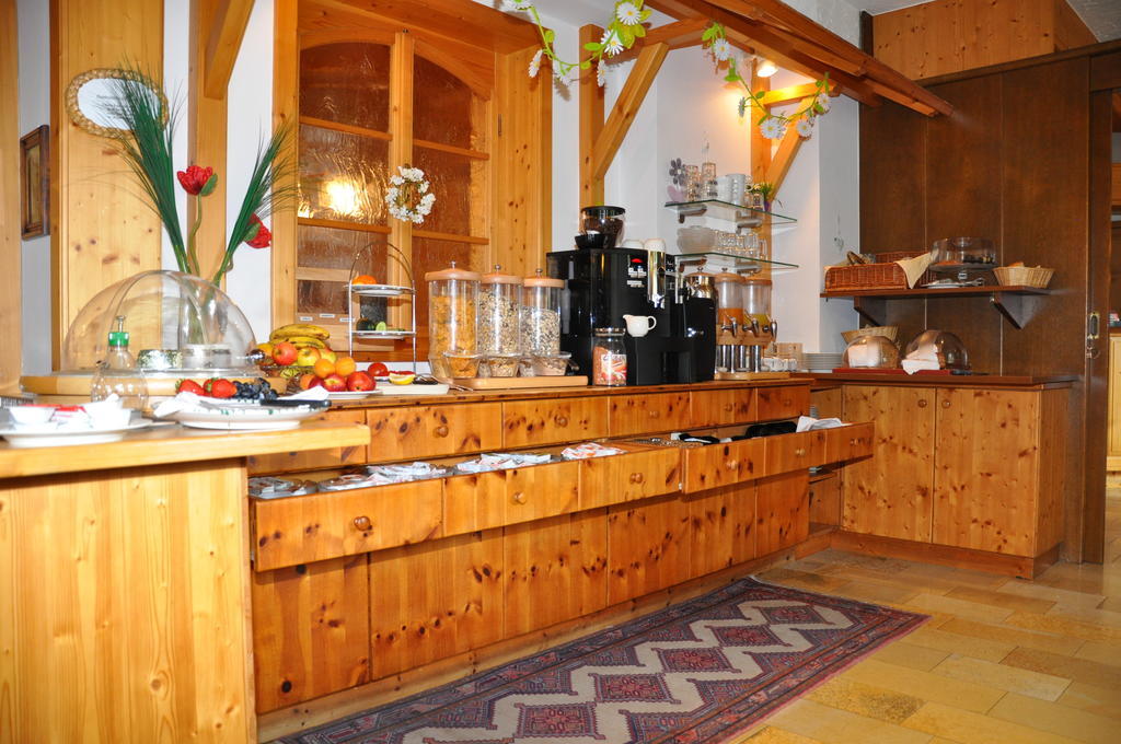 Hotel Almtalerhof Траун Екстериор снимка