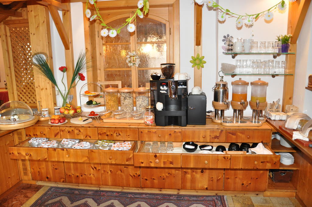 Hotel Almtalerhof Траун Екстериор снимка
