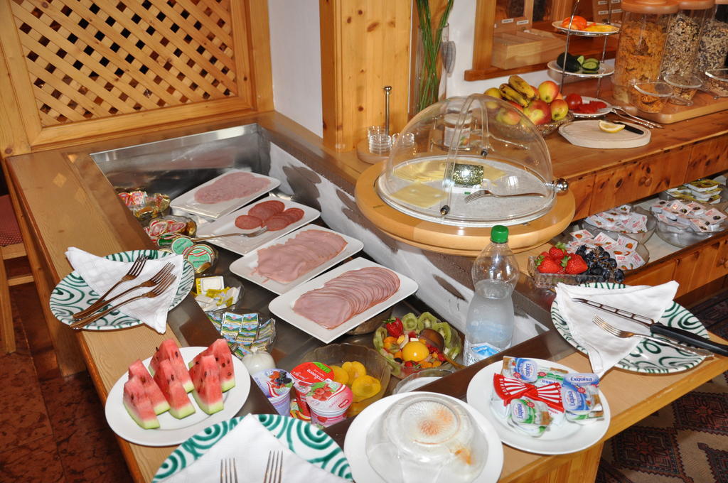 Hotel Almtalerhof Траун Екстериор снимка