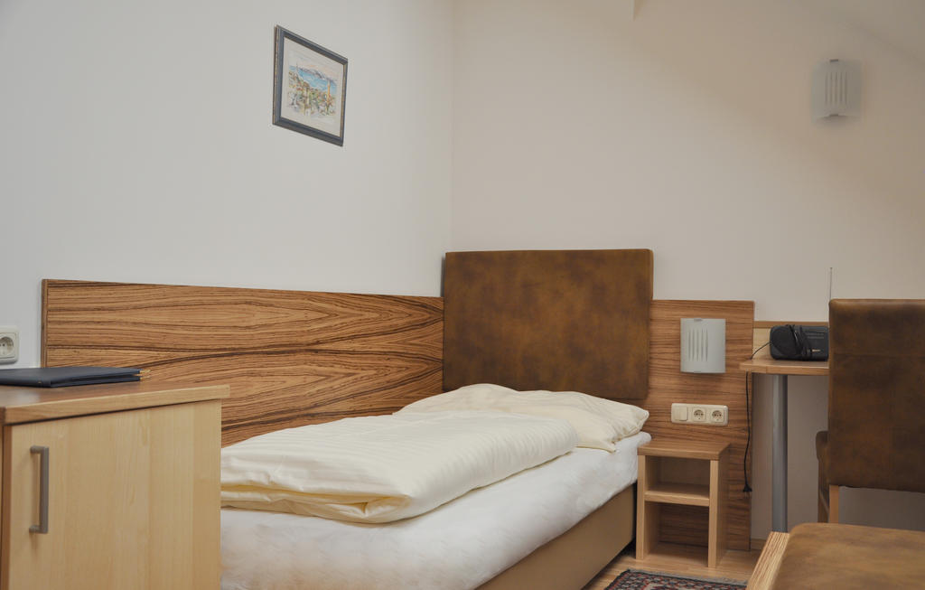 Hotel Almtalerhof Траун Стая снимка