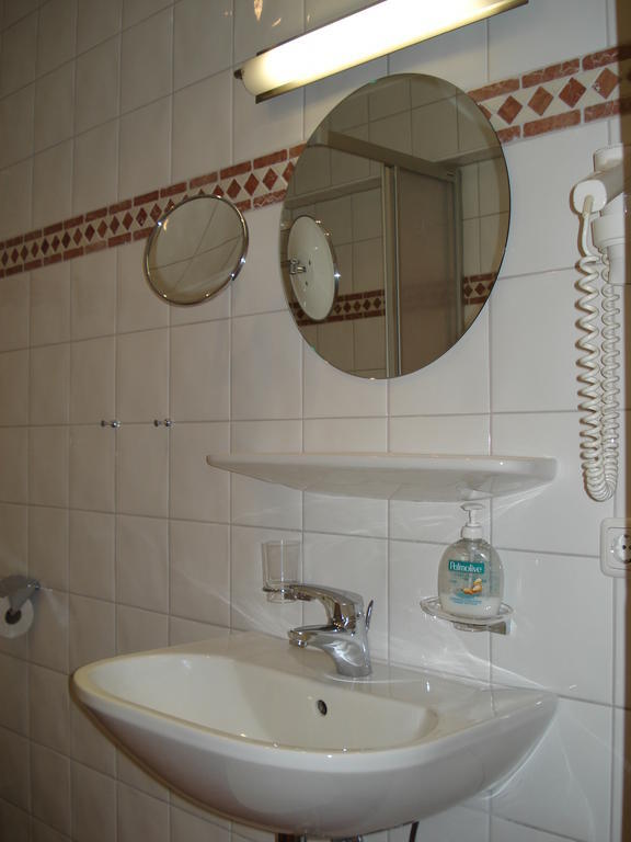 Hotel Almtalerhof Траун Екстериор снимка