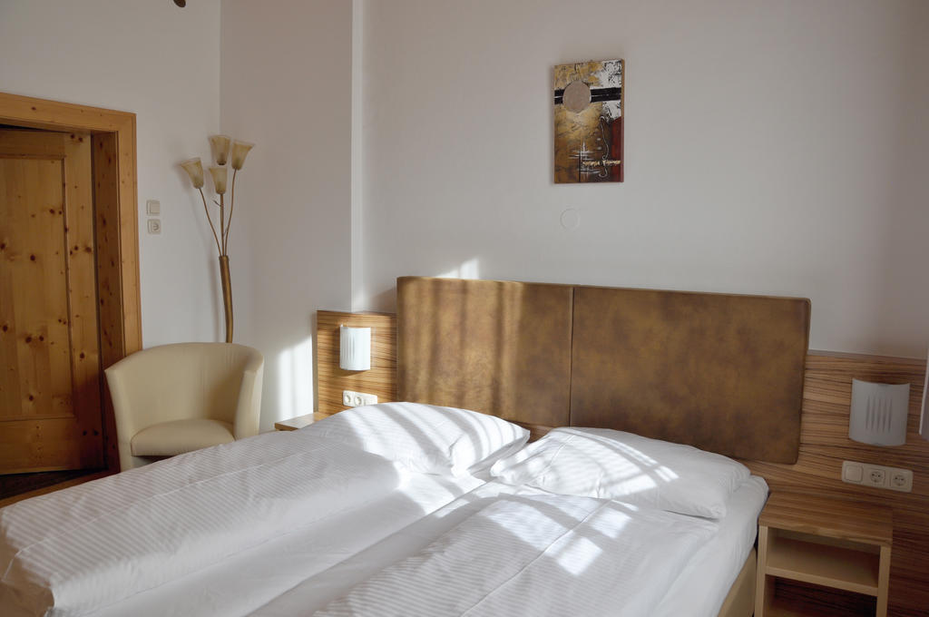 Hotel Almtalerhof Траун Екстериор снимка