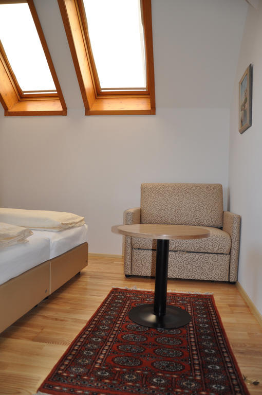 Hotel Almtalerhof Траун Екстериор снимка